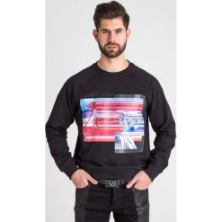 BLUZA VERSACE JEANS. Czarne bluzy męskie Versace Jeans, m, z nadrukiem, z bawełny, z okrągłym kołnierzem, bez rękawów, bez kaptura. Za 360,00 zł.