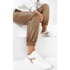 Biało-Szampańskie Buty Sportowe Piperita. Białe buty sportowe damskie Born2be, bez wzorów, sportowe. W wyprzedaży za 59,99 zł.