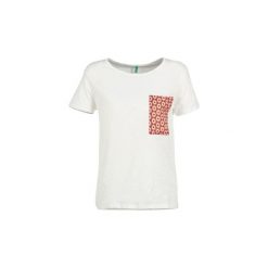 T-shirty z krótkim rękawem Benetton RELIBE. Białe t-shirty damskie Benetton, s, bez wzorów, bez kołnierzyka. W wyprzedaży za 79,20 zł.