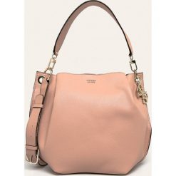 Guess Jeans - Torebka. Różowe torby damskie na zakupy Guess Jeans, w paski, z jeansu, duże, bez dodatków. W wyprzedaży za 449,90 zł.