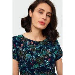 Bluzka z troczkiem. Bluzki damskie Greenpoint, bez wzorów, z wiskozy, bez kołnierzyka, bez rękawów. Za 79,99 zł.