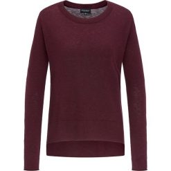 Sweter "Suki" w kolorze czerwonym. Czerwone swetry damskie Broadway NYC, s, bez wzorów, bez rękawów, bez kaptura. W wyprzedaży za 97,95 zł.
