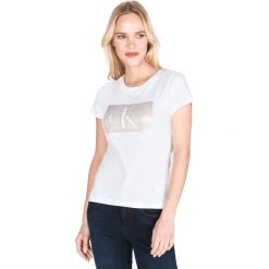 Calvin Klein Monogram Koszulka Biały. Białe koszulki damskie Calvin Klein, l, z nadrukiem, z bawełny, bez kołnierzyka, z krótkim rękawem. Za 256,95 zł.