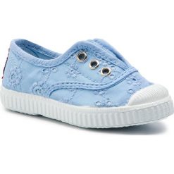 Trampki CIENTA - 70998 Azul Sky 93. Niebieskie trampki dziewczęce Cienta, bez wzorów, z gumy, bez zapięcia. W wyprzedaży za 99,00 zł.