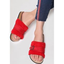 Czerwone Klapki Levity. Czerwone klapki damskie other, z materiału, na platformie. Za 59,99 zł.