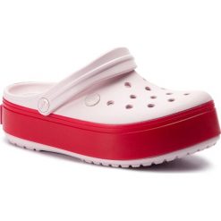 Klapki CROCS - Crocband Platform Clog 205434 Barley Pink/Pepper. Różowe klapki damskie Crocs, bez wzorów, z tworzywa sztucznego, bez obcasa. Za 219,00 zł.