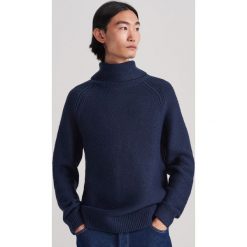 Sweter z szerokim golfem - Granatowy. Niebieskie swetry męskie Reserved, s, bez wzorów. Za 159,99 zł.