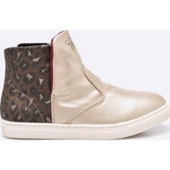 Guess Jeans - Trampki. Szare buty sportowe dziewczęce marki Guess Jeans, z aplikacjami, z gumy, z okrągłym noskiem. W wyprzedaży za 219,90 zł.