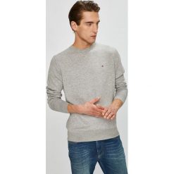 Tommy Hilfiger - Sweter. Czarne swetry klasyczne męskie marki TOMMY HILFIGER, s, z jedwabiu, z okrągłym kołnierzem. Za 399,90 zł.