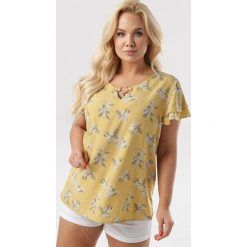 Żółta Bluzka Theone. Żółte bluzki damskie Born2be, xl, bez wzorów, bez kołnierzyka, bez rękawów. W wyprzedaży za 39,99 zł.