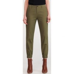 Spodnie jogger - Khaki. Brązowe spodnie damskie Reserved, s. Za 79,99 zł.