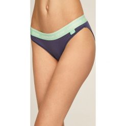 Calvin Klein Underwear - Figi Ck One. Fioletowe majtki damskie Calvin Klein Underwear, s, z aplikacjami, z elastanu. W wyprzedaży za 59,90 zł.