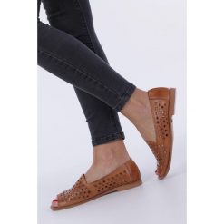 Rude baleriny skórzane peep toe ażurowe z odkrytymi palcami Maciejka 03956-29/00-5. Czerwone baleriny damskie Maciejka, bez wzorów, bez obcasa. Za 238,99 zł.