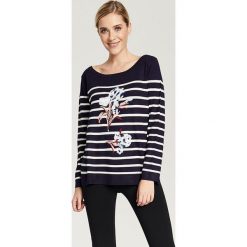 Sweter w kolorze granatowo-białym ze wzorem. Niebieskie swetry damskie Zabaione, Hailys, s, bez wzorów, bez rękawów, bez kaptura. W wyprzedaży za 79,95 zł.