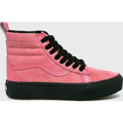 Vans - Trampki. Różowe trampki i tenisówki damskie marki Vans, bez wzorów, ze skóry, na sznurówki. W wyprzedaży za 389,90 zł.