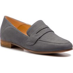 Mokasyny CLARKS - Pure Iris 261389434 Dark Grey Nubuck. Szare mokasyny damskie marki Clarks, ze skóry, na płaskiej podeszwie. Za 469,00 zł.