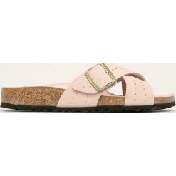 Birkenstock - Klapki skórzane Siena Rivets. Różowe klapki damskie Birkenstock, bez wzorów, ze skóry, bez obcasa, na obcasie. W wyprzedaży za 359,90 zł.
