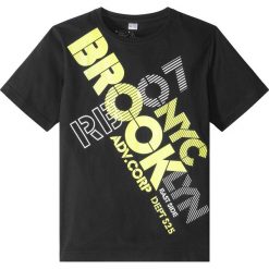T-shirt z modnym nadrukiem bonprix czarny z nadrukiem. Czarne t-shirty chłopięce bonprix, z nadrukiem, z okrągłym kołnierzem. Za 12,99 zł.