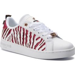 Sneakersy ROBERTO CAVALLI SPORT - RCW918005 White 01. Białe półbuty damskie Roberto Cavalli Sport, na co dzień, bez wzorów, ze skóry, sportowe, bez obcasa, na płaskiej podeszwie, bez zapięcia. Za 849,00 zł.