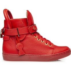 Czerwone sneakersy z kłódką. Czerwone sneakersy damskie Arturo Vicci, ze skóry. Za 199,50 zł.