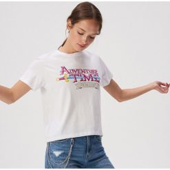 Koszulka z nadrukiem Adventure Time - Biały. Białe koszulki damskie Sinsay, s, z nadrukiem, bez kołnierzyka. Za 24,99 zł.