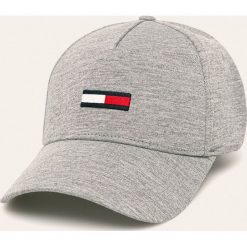 Tommy Jeans - Czapka. Szare czapki męskie Tommy Jeans, z aplikacjami, z bawełny. Za 139,90 zł.