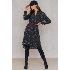 Sukienki hiszpanki: Saint Tropez Sukienka z kwiatowym nadrukiem – Multicolor,Navy