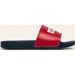 Levi's - Klapki. Niebieskie kapcie męskie Levi's®, z materiału, bez zapięcia. W wyprzedaży za 99,90 zł.