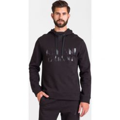 BLUZA Armani Exchange. Czarne bluzy męskie s, z aplikacjami, z bawełny, z kapturem. Za 335,40 zł.