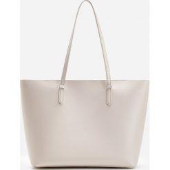 Torebka shopper - Jasny szary. Szare torby damskie na zakupy Reserved, bez wzorów, bez dodatków. W wyprzedaży za 39,99 zł.