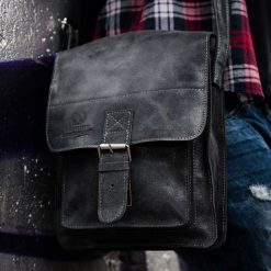 Skórzana torba męska listonoszka Paolo Peruzzi Adventure GA130 czarna - Czarny. Czarne torby męskie skórzane w paski, z nylonu. Za 279,99 zł.