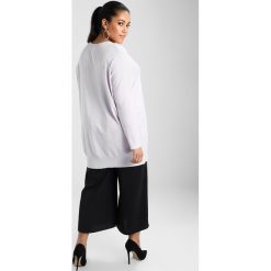 Swetry klasyczne damskie: Zizzi OCARRIE Sweter lavender