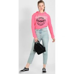 Bluzy damskie: Superdry APPLIQUE CROP HOOD Bluza z kapturem fluro pink