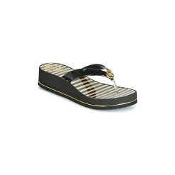 Japonki Guess ENZY. Czarne klapki damskie Guess, z aplikacjami, bez obcasa. Za 146,30 zł.