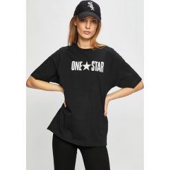 Converse - Top. Czarne t-shirty damskie Converse, s, z nadrukiem, z bawełny, z okrągłym kołnierzem. W wyprzedaży za 89,90 zł.