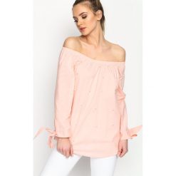 Różowa Bluzka Just Like That. Czerwone bluzki na imprezę Born2be, m, z okrągłym kołnierzem. Za 59,99 zł.