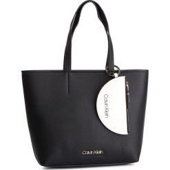Torebka CALVIN KLEIN - Ck Must Medium Shopper K60K605075 001. Czarne torby damskie na zakupy Calvin Klein, bez wzorów, ze skóry ekologicznej, eleganckie, bez dodatków. W wyprzedaży za 419,00 zł.