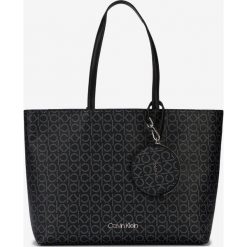 Calvin Klein Torebka Czarny. Czarne torebki klasyczne damskie Calvin Klein, bez wzorów, z materiału, bez dodatków. Za 686,95 zł.