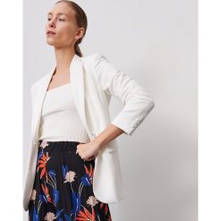 Taliowany żakiet - Kremowy. Białe żakiety damskie Reserved, s, bez wzorów. Za 139,99 zł.