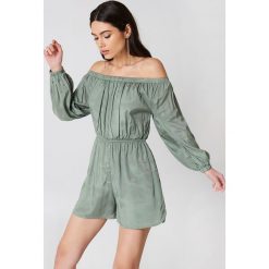 Kombinezony damskie: NA-KD Boho Kombinezon z odkrytymi ramionami – Green