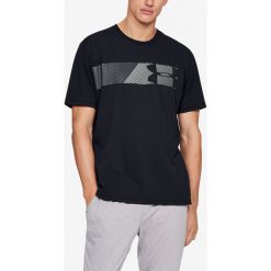 Under Armour Koszulka Czarny. Czarne podkoszulki męskie Under Armour, s, z nadrukiem, z bawełny, z krótkim rękawem. Za 119,95 zł.