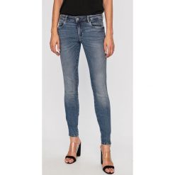 Guess Jeans - Jeansy Curve X. Niebieskie jeansy damskie Guess Jeans, z aplikacjami, z bawełny. Za 399,90 zł.