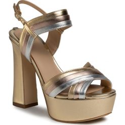 Sandały GUESS - Jania2 FL6IA2 LEL03 GOLD. Żółte klapki damskie Guess, z aplikacjami, ze skóry ekologicznej, bez obcasa, na obcasie. Za 739,00 zł.