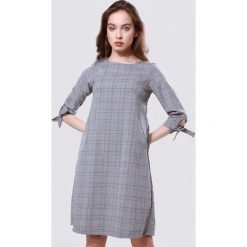 Szaro-Bordowa Sukienka Appropriate. Szare sukienki damskie marki Born2be, bez wzorów, z okrągłym kołnierzem, bez rękawów, mini. Za 59,99 zł.
