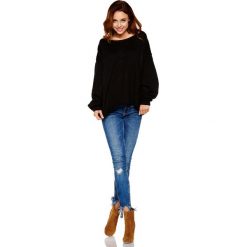 Sweter z wyjątkowymi rękawami czarny ANGEL. Czarne swetry klasyczne damskie marki Lemoniade, na jesień, s, z jeansu, z dekoltem w łódkę. Za 139,90 zł.