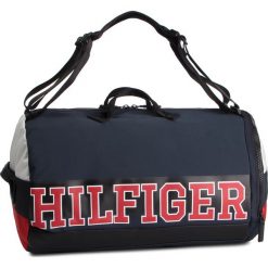 Torba TOMMY HILFIGER - Varsity Nylon Duffle Convertible AM0AM04521 901. Niebieskie torby męskie skórzane TOMMY HILFIGER, bez wzorów, z nylonu, młodzieżowe. W wyprzedaży za 349,00 zł.