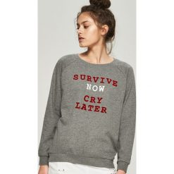 Bluza z nadrukiem - Szary. Szare bluzy z nadrukiem damskie marki Sinsay, l. W wyprzedaży za 19,99 zł.