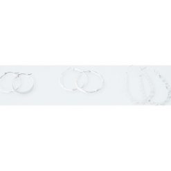 Komplet 3 par kolczyków kół. Szare kolczyki damskie Pull&Bear. Za 29,90 zł.