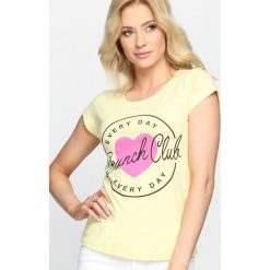 Żółty T-shirt Natural Woman. Żółte bluzki damskie Born2be, l. Za 14,99 zł.