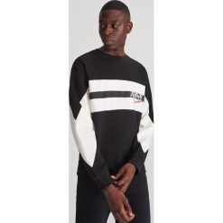 Bluza z kolorowymi wstawkami - Czarny. Czarne bluzy męskie Reserved, s, bez wzorów, bez kołnierzyka, bez rękawów, bez kaptura. W wyprzedaży za 39,99 zł.